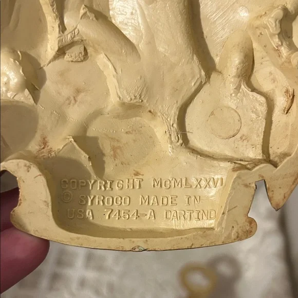 Vintage Syroco Floral Basket Wall Hangings - Picture 3 of 3